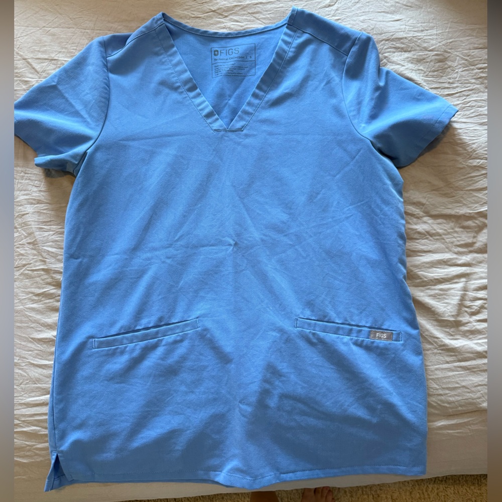Figs Ceil blue scrub top